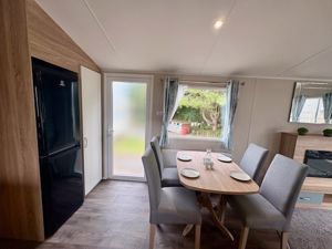 Diner- click for photo gallery